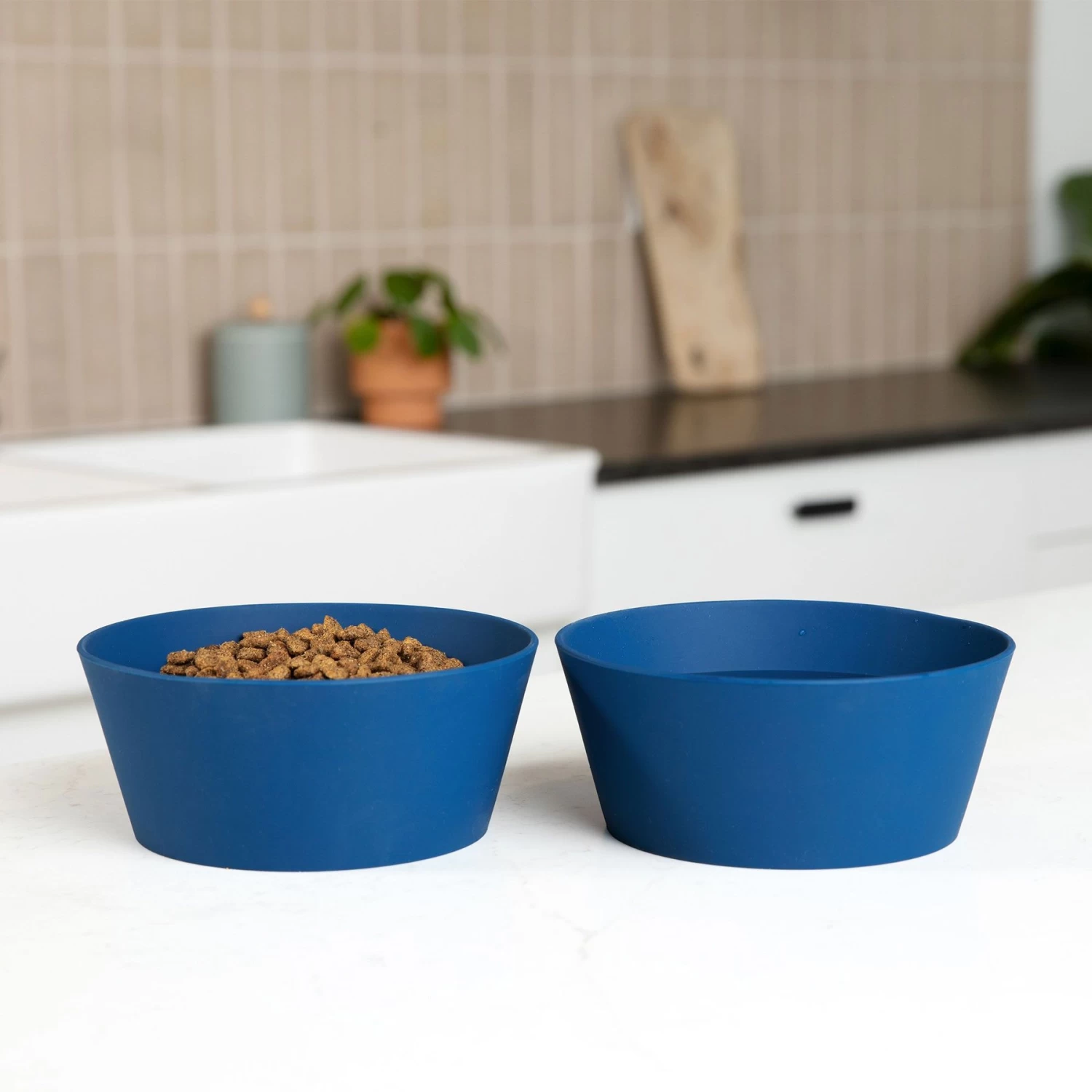 Waggo Habit Non-Skid Silicone Cat & Dog Bowl, Medium - Image 2